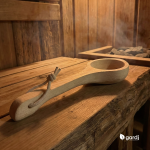 Secchio da sauna in legno SAWO 4 L & mestolo in pino da 36 cm – set classico di accessori per sauna - immagine 3