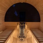 Parete posteriore panoramica in vetro per sauna a botte - immagine 4