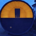 Parete posteriore panoramica in vetro per sauna a botte - immagine 3